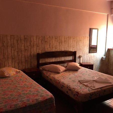 מנאוס Hotel Granada מראה חיצוני תמונה