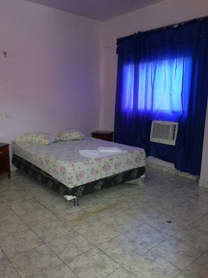 מנאוס Hotel Granada מראה חיצוני תמונה