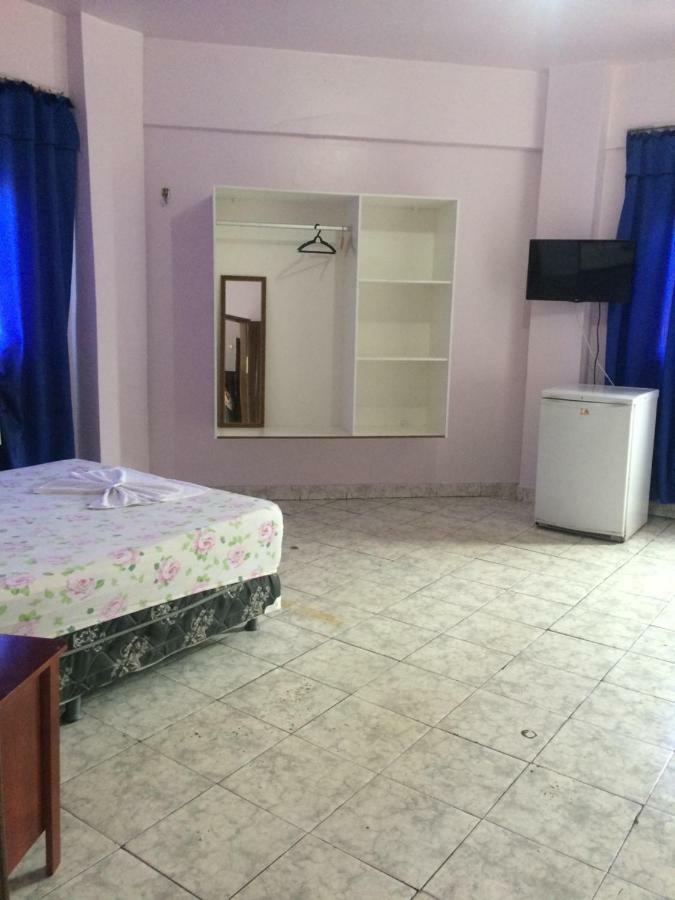 מנאוס Hotel Granada מראה חיצוני תמונה